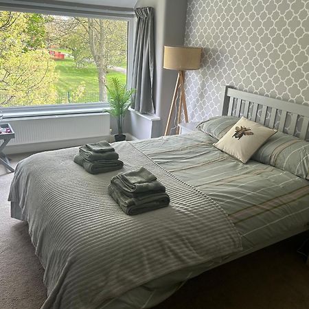 Lovely, Large Double Bedroom With Park View In Home Hazel Grove Esterno foto
