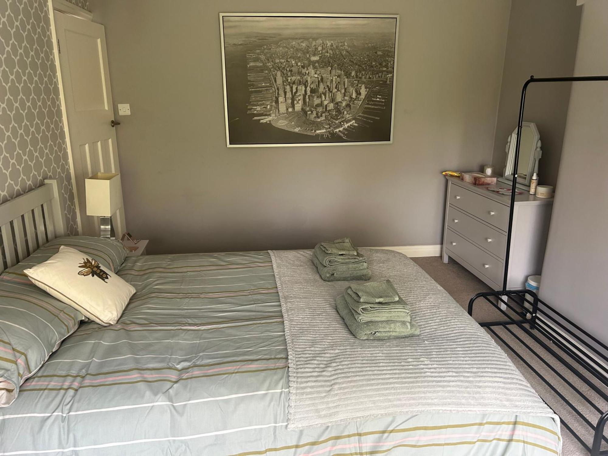 Lovely, Large Double Bedroom With Park View In Home Hazel Grove Esterno foto
