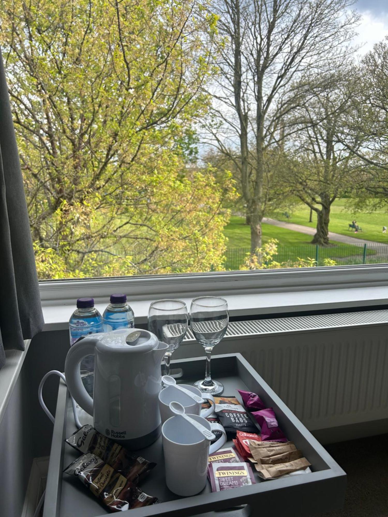 Lovely, Large Double Bedroom With Park View In Home Hazel Grove Esterno foto