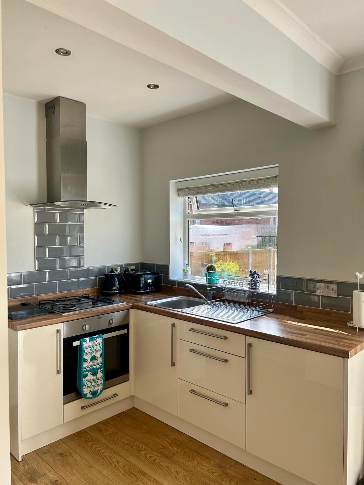 Lovely, Large Double Bedroom With Park View In Home Hazel Grove Esterno foto