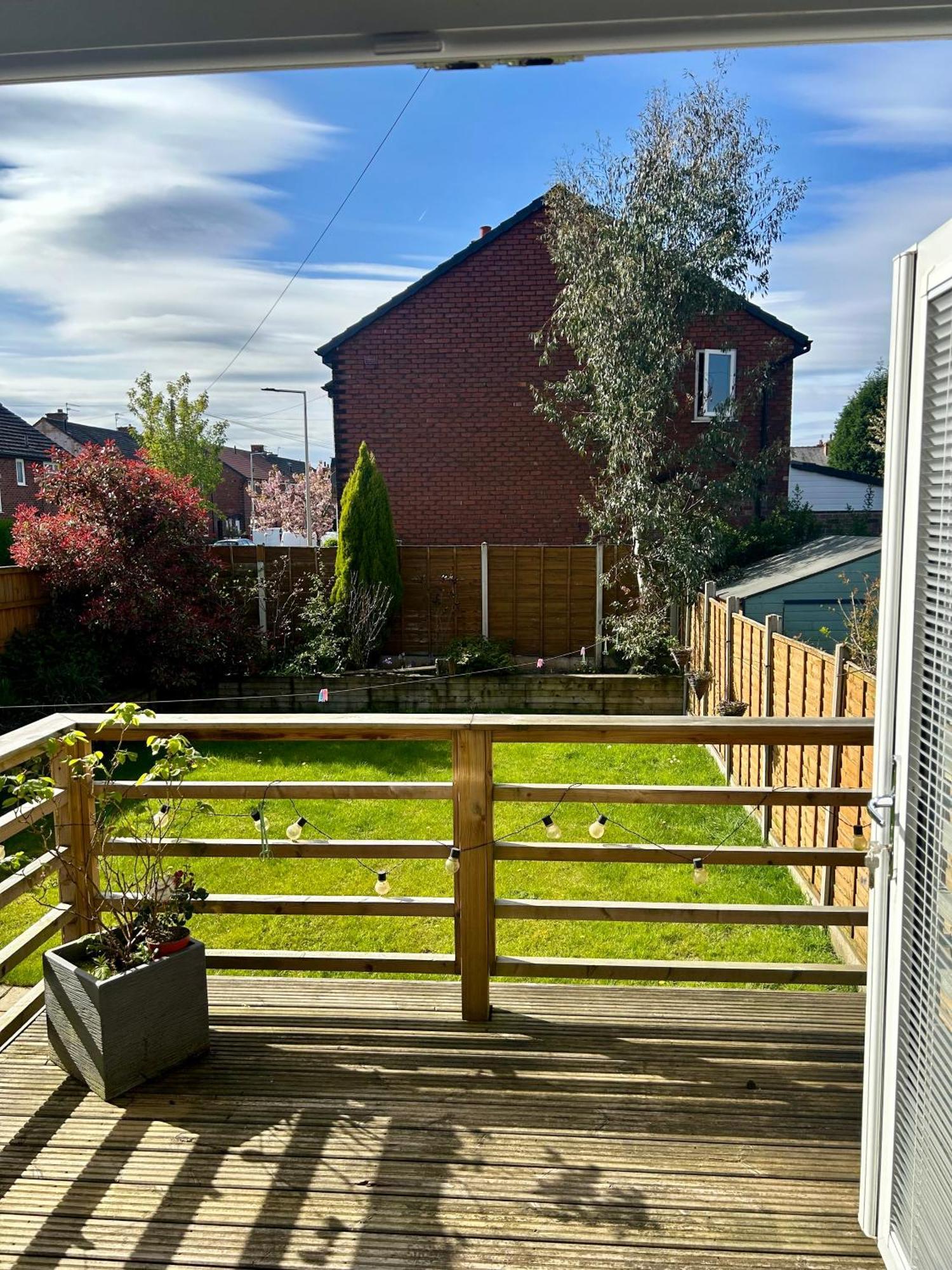 Lovely, Large Double Bedroom With Park View In Home Hazel Grove Esterno foto